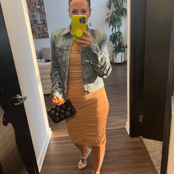 Meet your Posher, Sunny - Picture 15 of 17